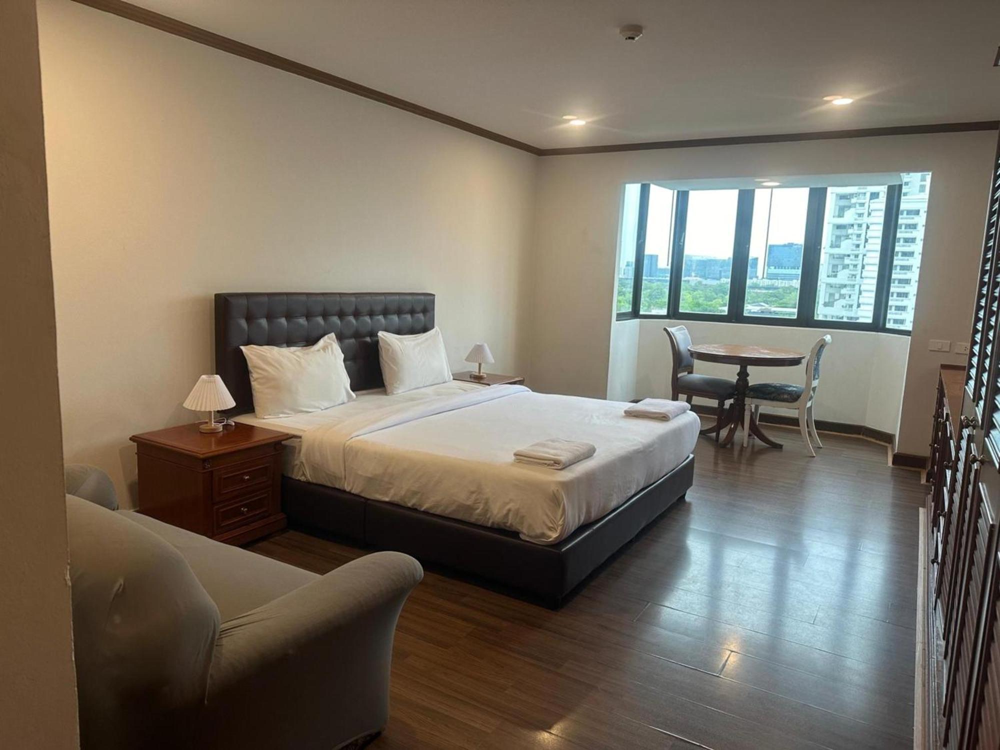 Omni Tower Nana - Serviced On Sukhumvit Soi 4 3* Bangkok